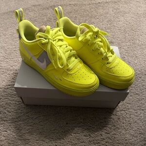 Air Force 1 LV8 Bright Green/Yellow Size 4Y